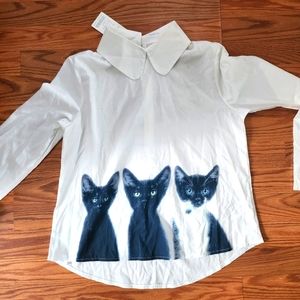 ADORABLE WHITE TOP WITH KITTENS